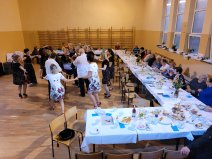 Losowe zdjęcie pochodzące z galerii wydarzenia: dziadek w wnukiem dwa kamraty
